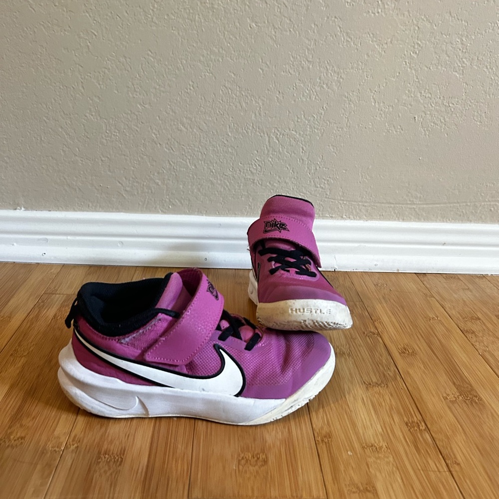 Girls Nike Pink Sneakers